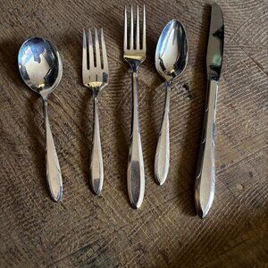 Lot 70 pcs Nobility Plate Reverie silverware flatware service 8 & serving pieces